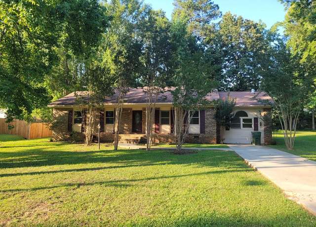 Property at 136 Avondale Rd, Greenwood, SC 29649, 4 beds, 2.5 baths