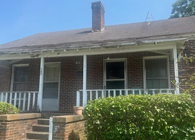 Property at 105 Morgan St, Greenwood, SC 29646, 3 beds, 1 bath