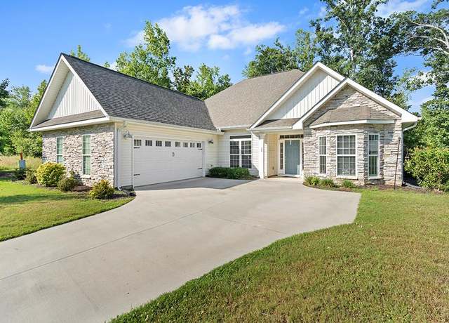 Property at 104 Kings Cir, Greenwood, SC 29649, 3 beds, 2 baths