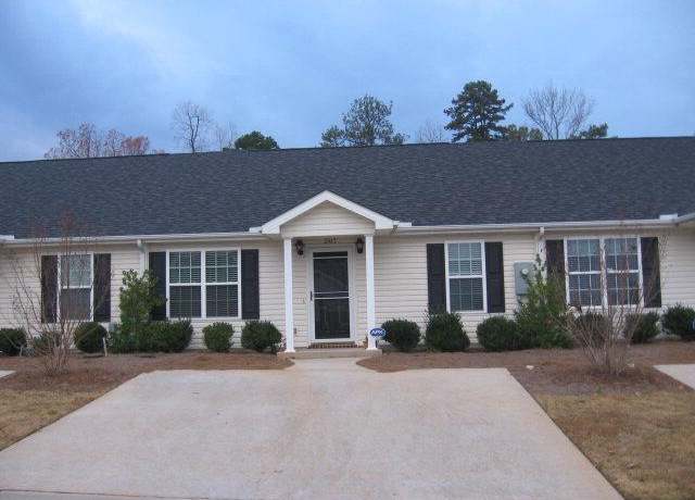 Property at 207 Shamrock Dr, Greenwood, SC 29646, 2 beds, 2 baths
