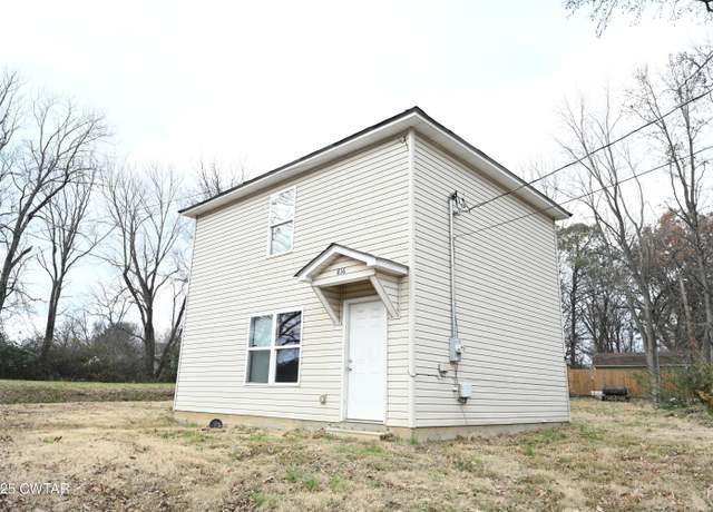 Property at 816 Cherry St, Dyersburg, TN 38024, 2 beds, 1.5 baths