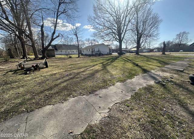 Property at 301 S Church St, Trenton, TN 38382