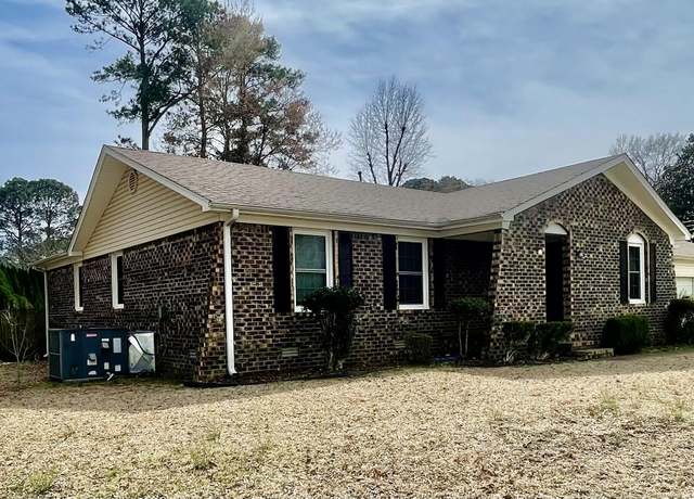 Property at 122 Skyridge Dr, Jackson, TN 38305, 4 beds, 2 baths