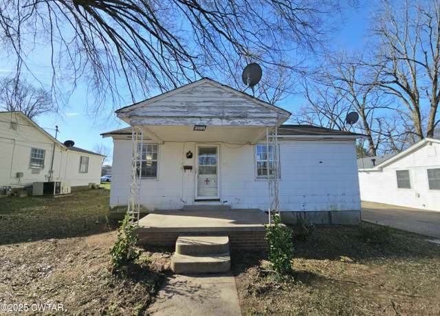 Property at 2008 Osborne St, Humboldt, TN 38343, 2 beds, 1.5 baths
