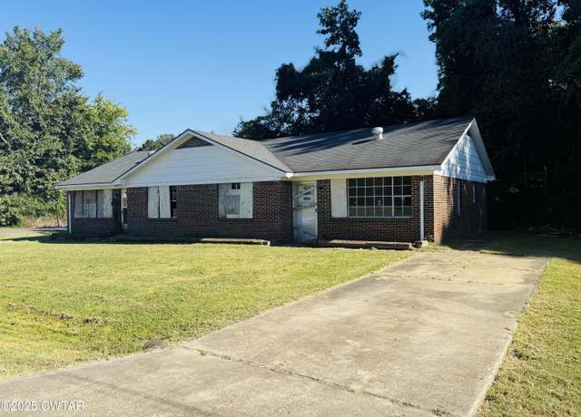Property at 1123 Grant St, Dyersburg, TN 38024, 2 beds, 1 bath