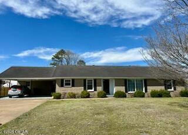 Property at 29 Overton Dr, Jackson, TN 38301, 4 beds, 2 baths
