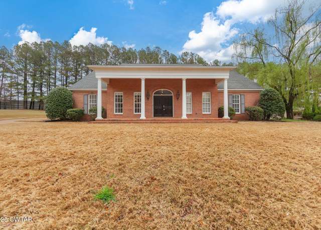 Property at 54 Forest Downs Dr, Jackson, TN 38305, 3 beds, 2.5 baths