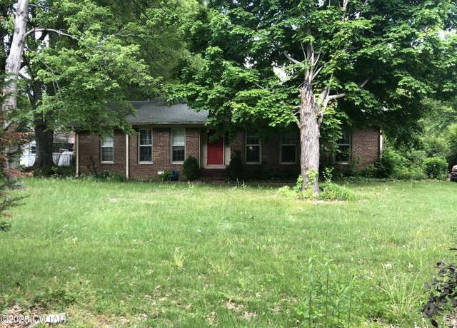Property at 262 W University Parkway Pkwy, Jackson, TN 38305, 3 beds, 2 baths