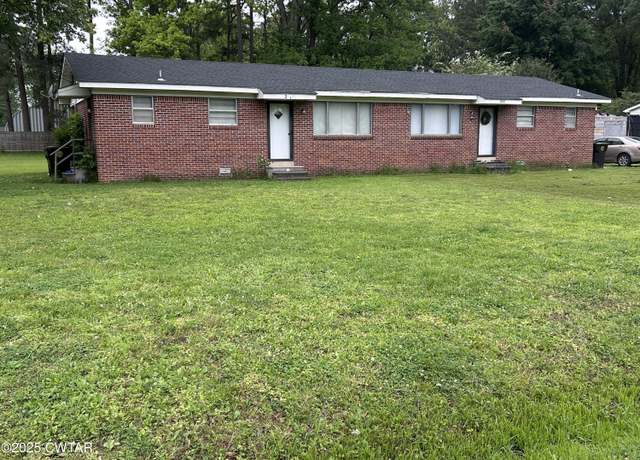 Property at 201 Eastlawn Dr, Dyersburg, TN 38024