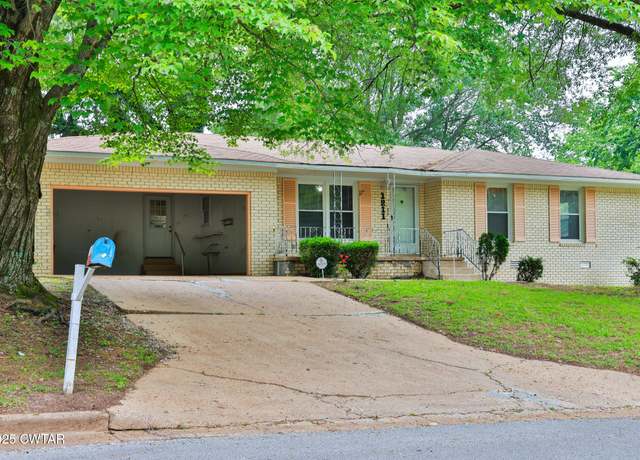 Property at 1211 N 29th Ave, Humboldt, TN 38343, 3 beds, 2 baths