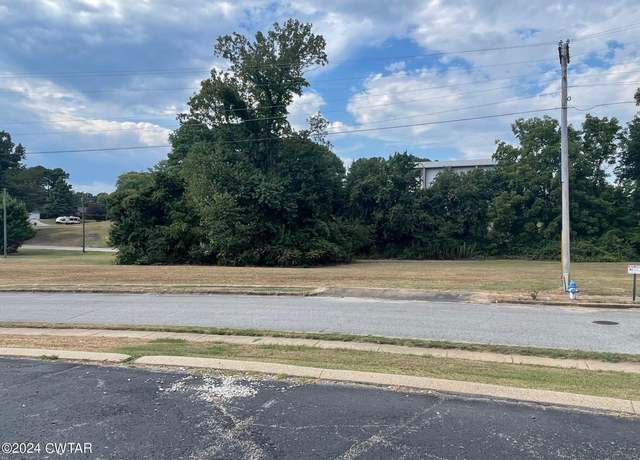 Property at 47 Lynoak Cv, Jackson, TN 38305