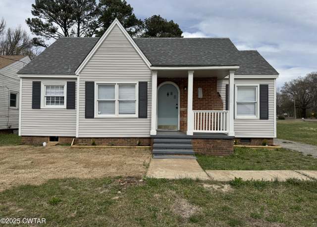 Property at 1163 Hollywood Dr, Jackson, TN 38301, 3 beds, 2 baths