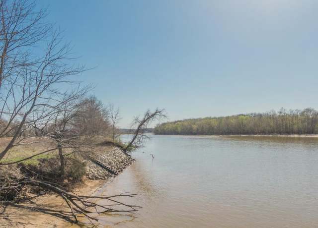 Property at 992 River Front Dr, Clifton, TN 38425
