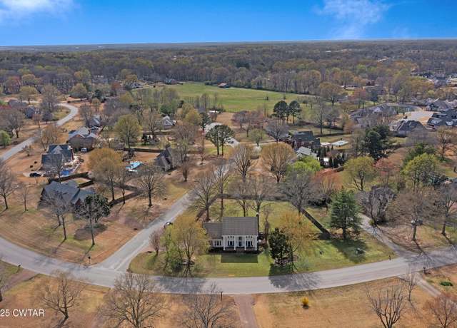 Property at 465 Shadow Ridge Dr, Jackson, TN 38305, 4 beds, 2.5 baths