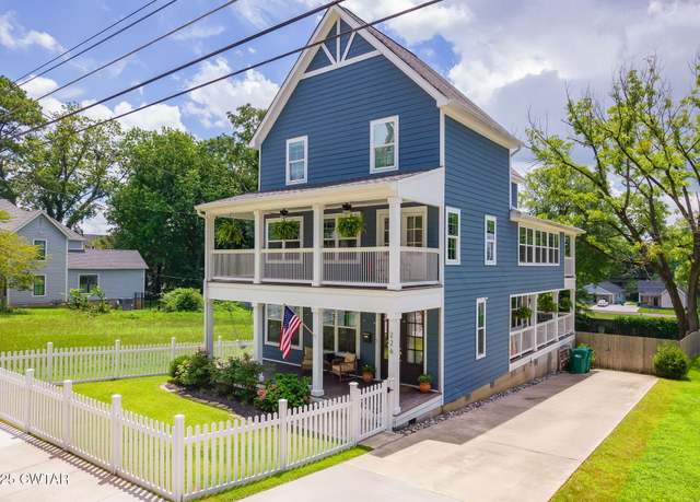 Property at 226 Morgan St, Jackson, TN 38301, 4 beds, 3.5 baths