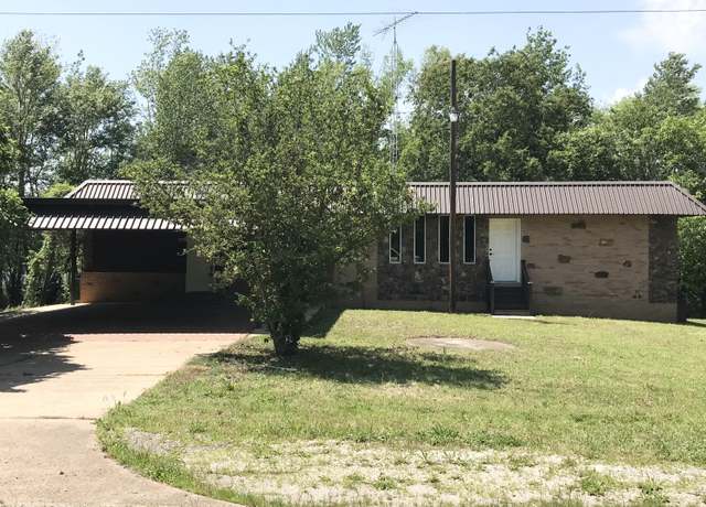 Property at 953 Riverside Dr, Jackson, TN 38301, 3 beds, 2 baths