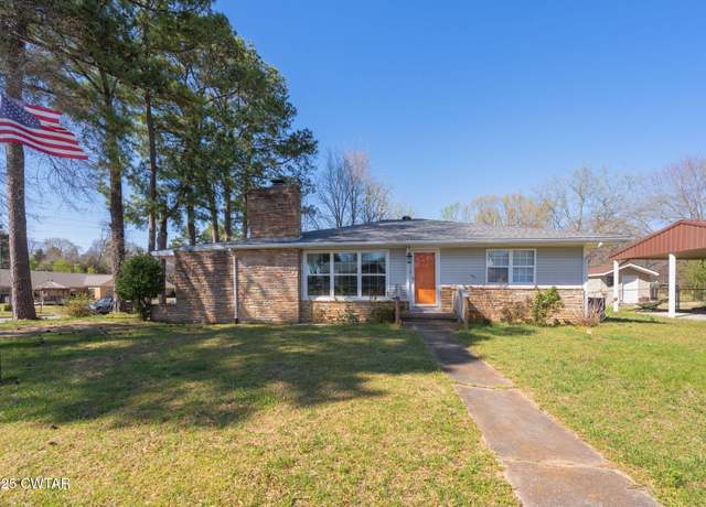 Property at 300 Holmes St, Lexington, TN 38351, 2 beds, 1 bath