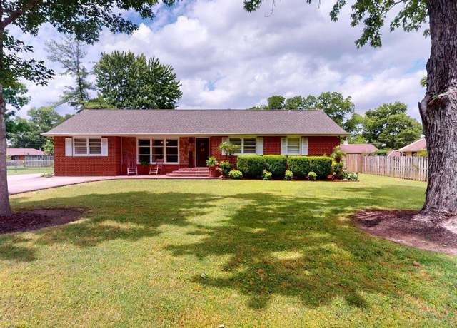 Property at 2036 Evergreen Pl, Dyersburg, TN 38024, 4 beds, 3 baths