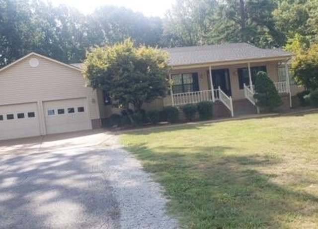 Property at 18310 Main Street St W, Huntingdon, TN 38344, 3 beds, 2 baths