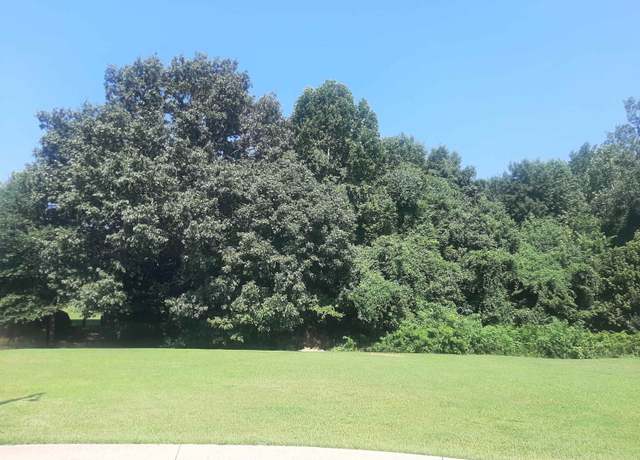 Property at 102 Westwood Cv, Dyersburg, TN 38024