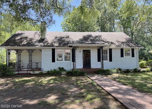 Property at 910 Summers Dr, Dyersburg, TN 38024, 3 beds, 2 baths