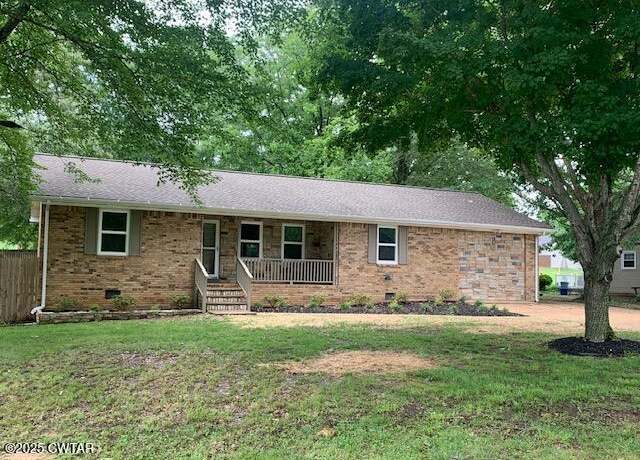 Property at 210 Greenwood Dr, Paris, TN 38242, 3 beds, 2 baths