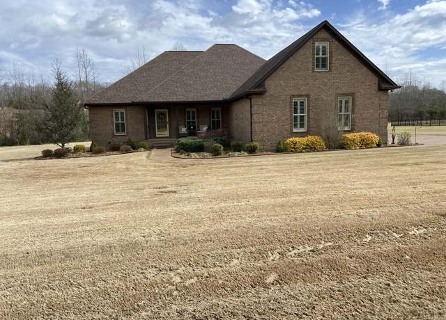 Property at 480 Ridgewood Dr, Henderson, TN 38340, 3 beds, 2 baths