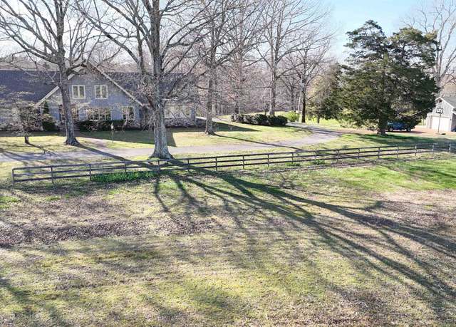 Property at 900 Crazy Doe Rd, Lexington, TN 38351, 4 beds, 4.5 baths