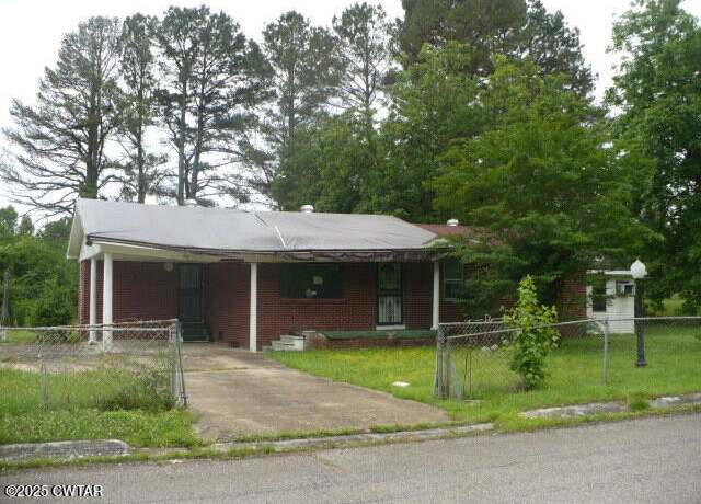 Property at 50 Hollywood Acres Ln, Bolivar, TN 38008, 3 beds, 1 bath