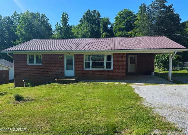 Property at 210 E 10th St, Parsons, TN 38363, 4 beds, 2 baths