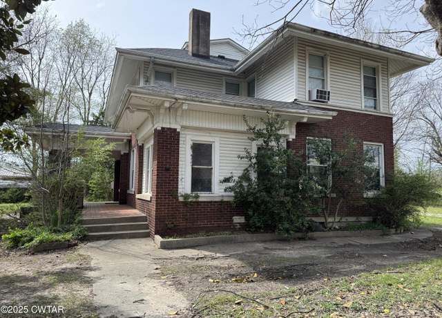 Property at 704 Finley St, Dyersburg, TN 38024, 4 beds, 3 baths