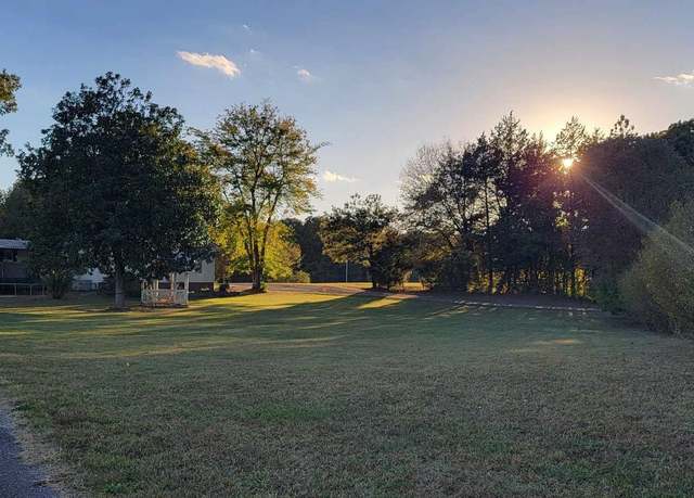 Property at 2110 Red Top Hill Rd, Buchanan, TN 38222, 5 beds, 2 baths