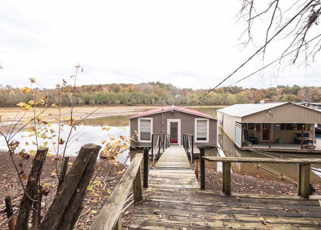 Property at 64 Barnett Cv, Parsons, TN 38363, 2 beds, 1 bath