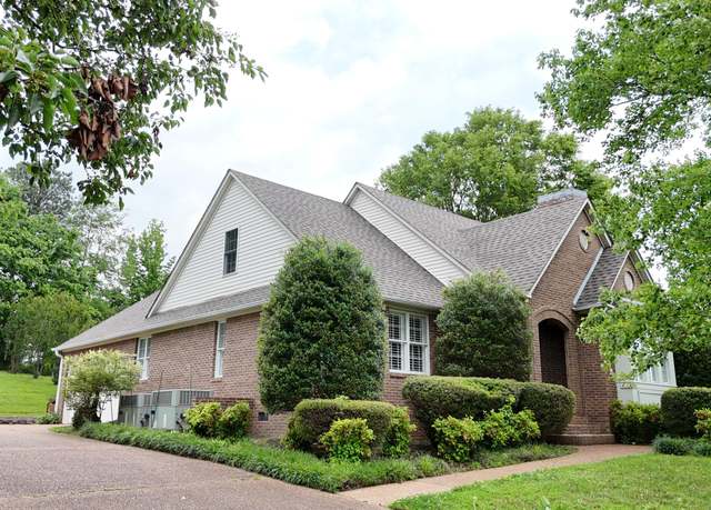 Property at 420 Lakeshore Dr, Lexington, TN 38351, 3 beds, 2.5 baths