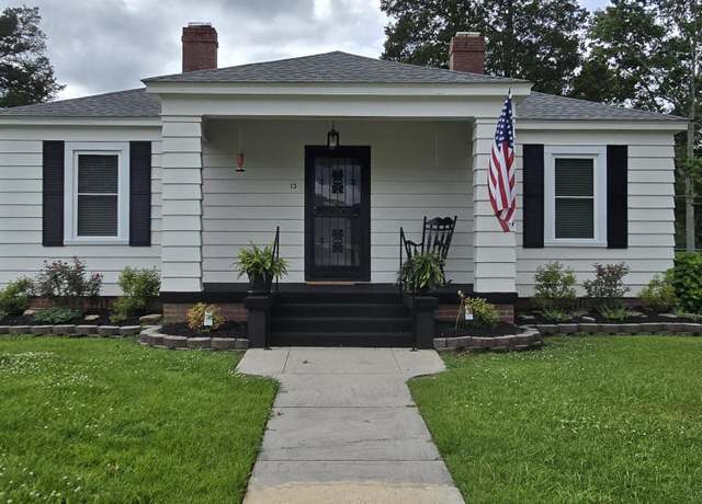 Property at 13 Gregg St, Jackson, TN 38301, 2 beds, 1 bath