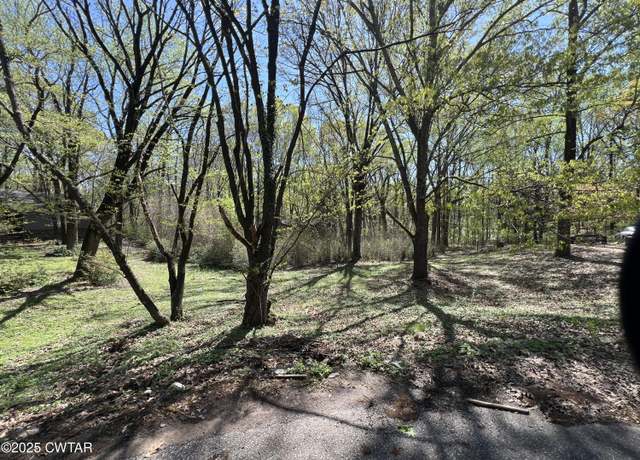 Property at 40 Applewood Cv, Jackson, TN 38305