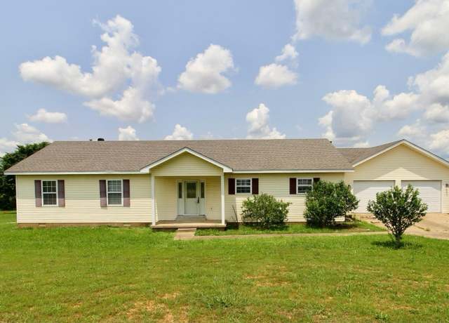 Property at 212 Southern Downs Dr, Lexington, TN 38351, 4 beds, 3 baths