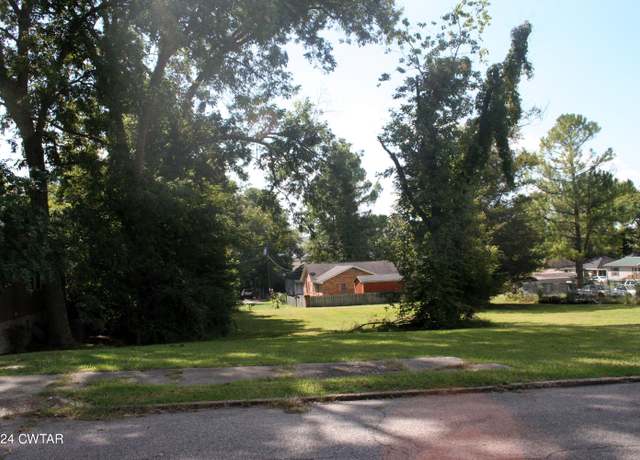 Property at 719 Finley St, Dyersburg, TN 38024