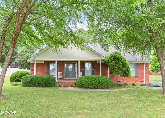 Property at 1041 N Broad St, Lexington, TN 38351, 3 beds, 2 baths