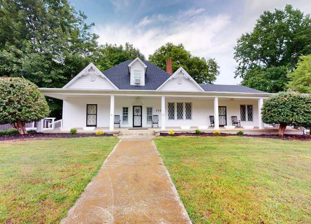 Property at 1109 N Sampson Ave, Dyersburg, TN 38024, 5 beds, 3 baths