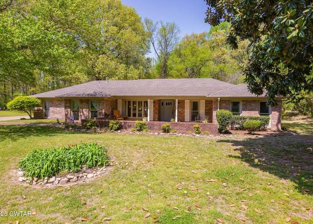 Property at 112 Westchester Ct, Jackson, TN 38305, 3 beds, 2.5 baths