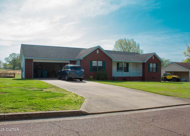 Property at 4416 Countrywood St, Union City, TN 38261, 3 beds, 2 baths
