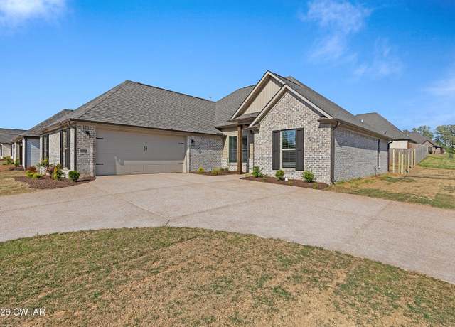 Property at 403 Fairway Blvd, Jackson, TN 38305, 3 beds, 2 baths