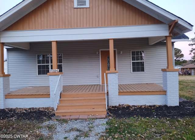 Property at 1694 N Royal St, Jackson, TN 38301, 4 beds, 2.5 baths
