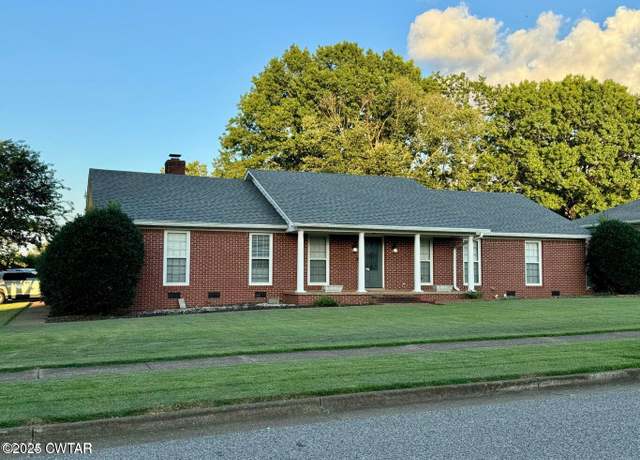 Property at 6 Jamestown Dr, Jackson, TN 38305, 3 beds, 2.5 baths