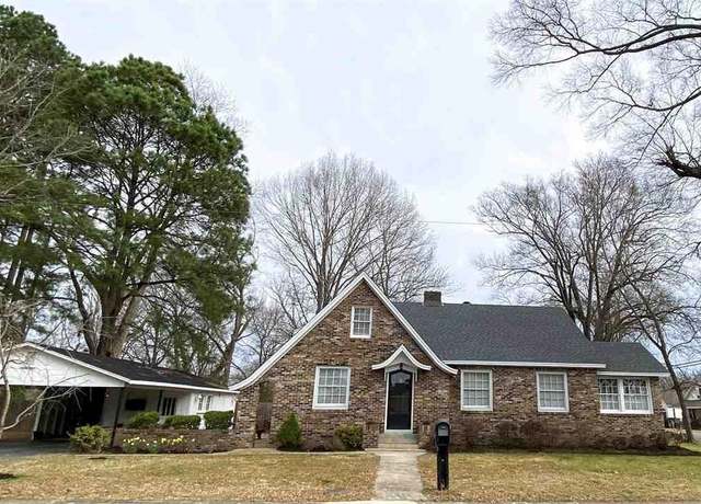 Property at 225 East Third St, Henderson, TN 38340, 3 beds, 3 baths