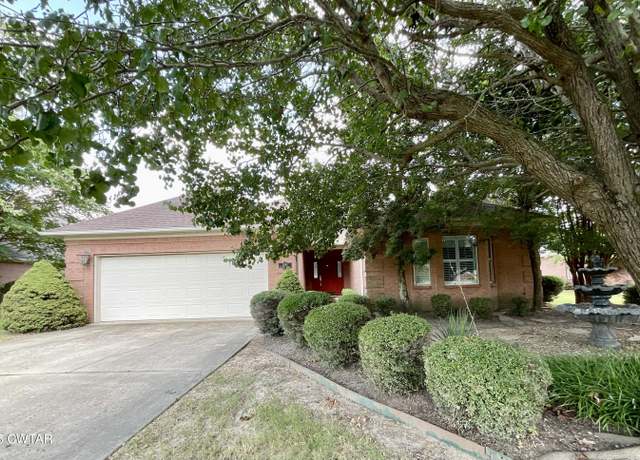 Property at 2064 Fairway Dr, Dyersburg, TN 38024, 3 beds, 2 baths