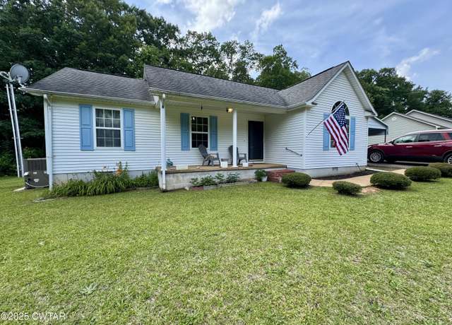 Property at 594 Bramblewood Dr, Selmer, TN 38375, 3 beds, 2 baths