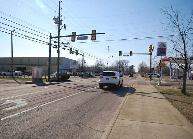 Property at 1404 E Chester St, Jackson, TN 38301
