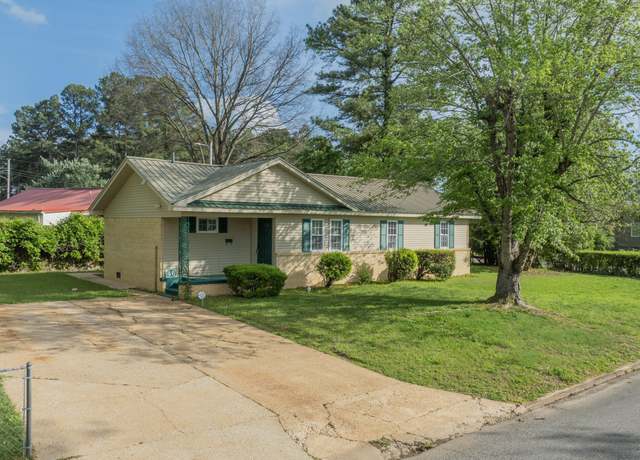 Property at 46 Carver Ave, Jackson, TN 38301, 3 beds, 2 baths